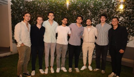  Leo Rico, Patricio Cueto, Santiago Gómez, Diego Gallegos, Mario Macías, Jorge Cohen, Julián Castro y Carlos.