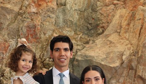  Rafael Tobías y Cristina Lorca con sus hijas Carola y Emilia.