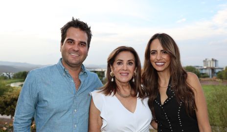  Jorge Gil, Oti Ruiz y Paola García.