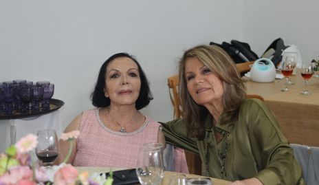  Martha Negrete y Leticia Rojas.