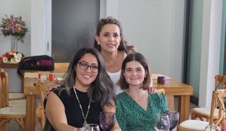  Dayana Santoyo, Erika Rodríguez y Marijó Valladares.