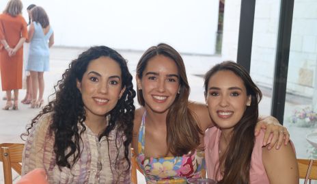  Ale Zepeda, Pía Benavente y Paola Ascanio.