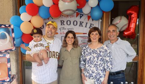  Germán Sotomayor, Mónica Medlich, Mónica Leal y Pepe Medlich con Juan José.