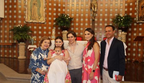  Rosario Llaguno, Ana María Meade, Diego Padilla, Mariana Llaguno y Javier Amozorrutia con Joaquina.