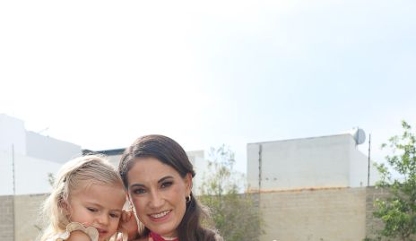  Mariana Llaguno con sus hijas Cayetana y Joaquina.