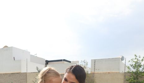  Mariana Llaguno con sus hijas Cayetana y Joaquina.