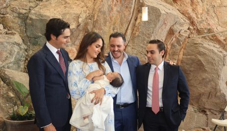  Triana Villasuso con sus padrinos Javier Gómez, Macarena Villasuso, Andrés de los Santos y Eduardo Serrano.