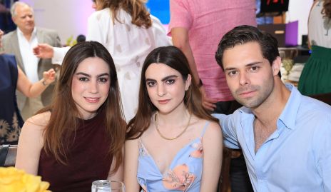  Sofía Cano, María Paula Cano y Guillermo de Alba.
