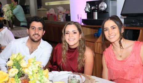  Max Gómez, Ani Gómez y Majo Vázquez.