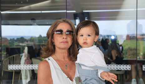  Paty Gaviño con su nieto Álvaro Gómez.