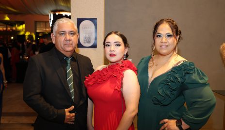  Octavio Acosta, Fátima Acosta y Celia Rodríguez.