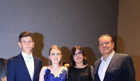  Nicolás Magañin, Mariana Magañin, Marisa Meroto y Ezzio Magañin.