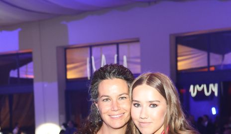  Lorena Pardeiro con sus hijas Mariana y Sofía y Humberto Moreno.
