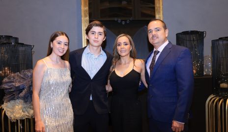  Paulina Arellano, Juan Fernando Arellano, Gina Villanueva y Fernando Arellano.