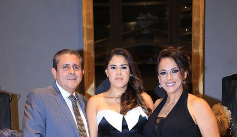  Cesar Espinosa, María Espinosa y Marisa Calderón.