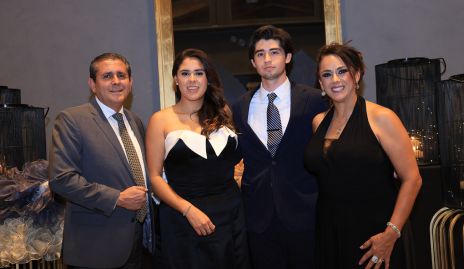  Cesar Espinosa, María Espinosa, Agustín Alvarado y Marisa Calderón.