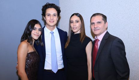  Ana Salazar, Santiago Chevaile, Mónica Abud y Felipe Salazar.