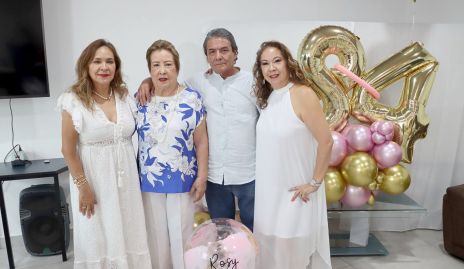  Rosy con sus hermanos, Sonia, Luis y Patricia.
