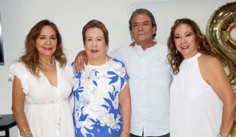  Rosy con sus hermanos, Sonia, Luis y Patricia.