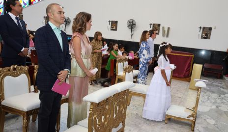  Carlos Velázquez y Anna Lorca, padrinos de Sofi.