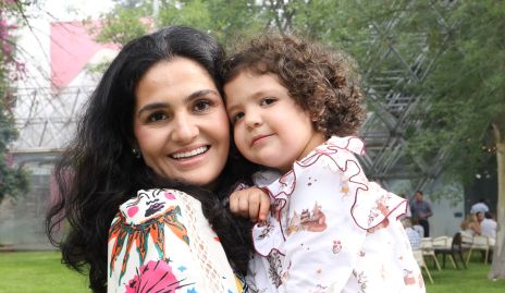  María José Velázquez con su hija Pastora.