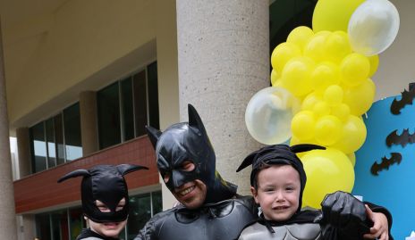  Bosco Lizaola, Batman y Paolo Lizaola.