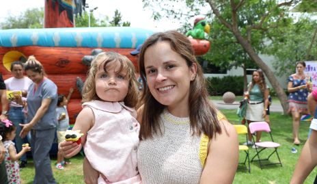  Isabel Poumian y Ana Paty Meade.