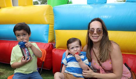  Carlos Alonso, Julián Alonso y Daniela Camacho.