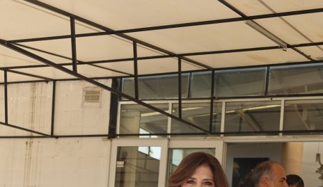  Claudia de los Santos con sus sobrinas Pilar y María.