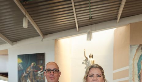  Sergio Bedolla y Lorena Martínez Bazúa con sus ahijadas María y Pilar.