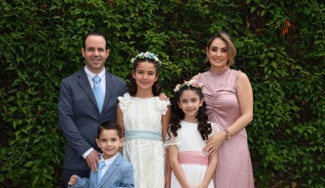  Alan Ávila, Alejandro Ávila, Marcela Ávila, Ana Paula Ávila y Marcela Zapata.