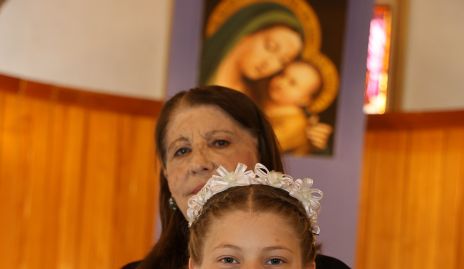  Regina con su abuela paterna Dalel Esper.