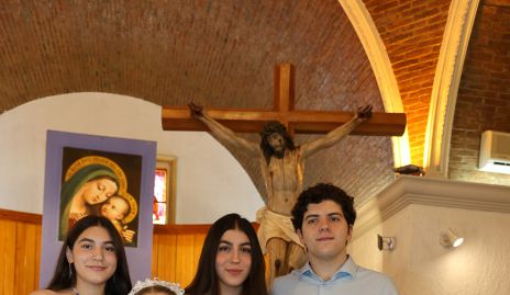  Daniela Regina con sus hermanos Dalel Valentina, Abeer Paulina y Jesús Lázaro Abraham Dayoub.