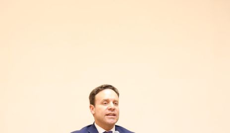  Alejandro Lozano presentando a Luis Carlos Ugalde.