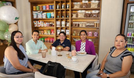  Adriana, Mauricio Hernández, Miriam, Asarmabet y Livia.