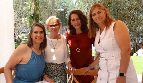  Mónica Leiva, Güera López, Gloria Martínez y Lourdes Leiva.