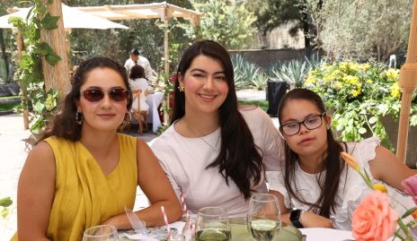  Claudia Jasso, María Paula Fortanelli y María Santana.