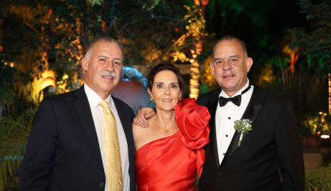  Los hermanos Francisco, Sandra y José Antonio Correa Viramontes.