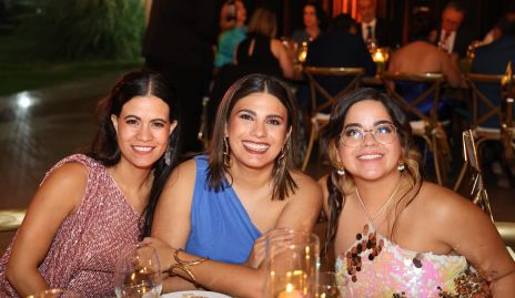  Isabel Flores, Andrea Ochoa y Diana Robledo.