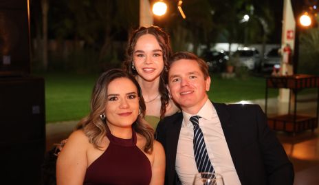  Martha Martínez, Josefina Valle y Mauricio Valle.
