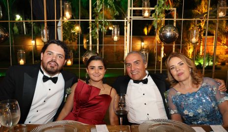  Diego Monjarás, Miriam González, Arturo González y Anabell Valle.