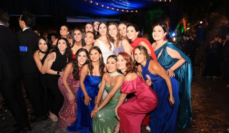  Paulina Correa con sus amigas.
