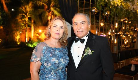  Anabell Valle y Arturo González, papás del novio.
