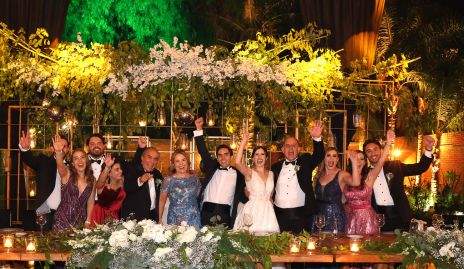  Los novios con sus papás y hermanos.