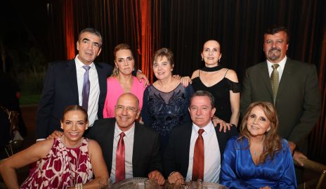  Horacio Tobías, Mimí Hinojosa, Sofía Hunter, Gabriela Gómez, Héctor Gómez, Gaby Cubillas, Marcelo Meade, Mauricio Valle y Anabel Gaviño.