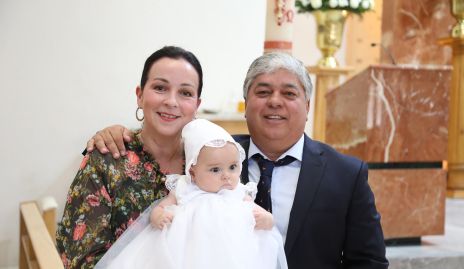  Paola Garza y Gerardo Córdova con Macarena.