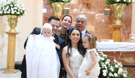  Juan Alberto Autrique, Paola Córdova, Paola y Gerardo Córdova con Macarena y Cayetana.