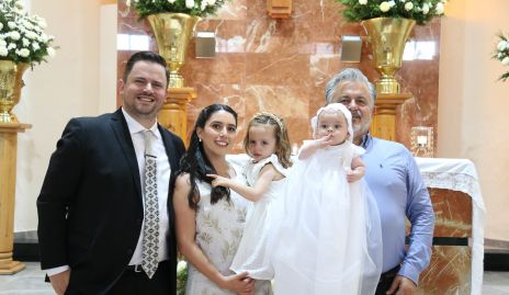  Juan Alberto Autrique, Paola Córdova y Juan Autrique con Cayetana y Macarena.
