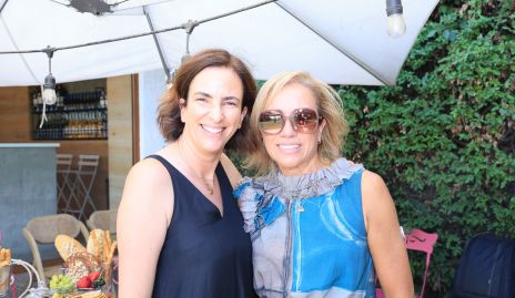  Alejandra Güemes y Karina Ramos.