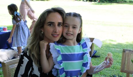  Ángeles Mahbub con su hija Daniela Labastida.